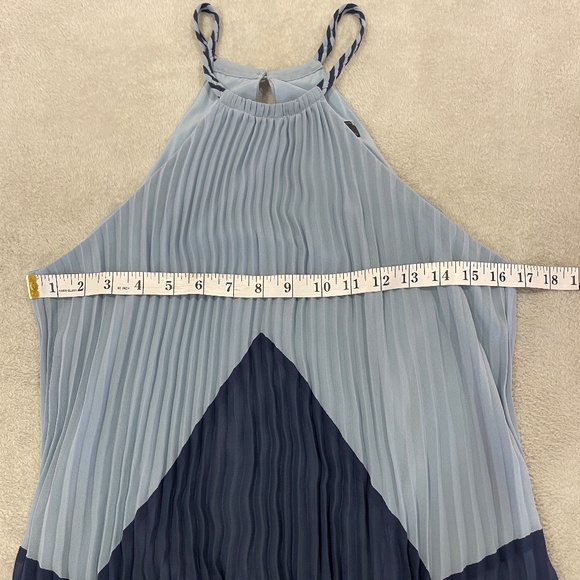 Long Maxi Halter Lace Dress Size Small BCBG - Picture 12 of 15